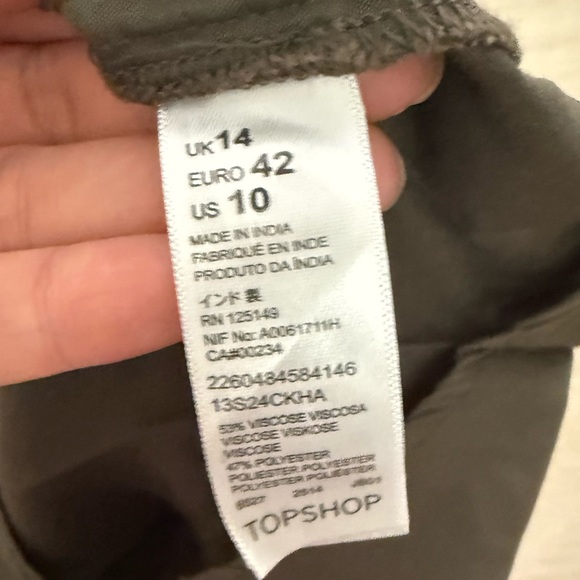 3/$10 Topshop Dark Green Button Down Long Sleeve - Picture 5 of 6